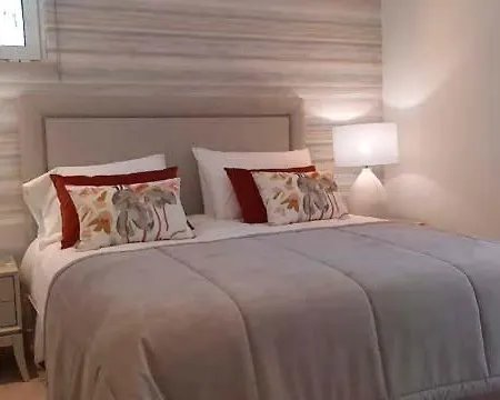 Sleeps 6 Air Con Wifi