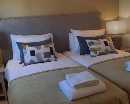 Villa Sleeps 6 Air Con Wifi