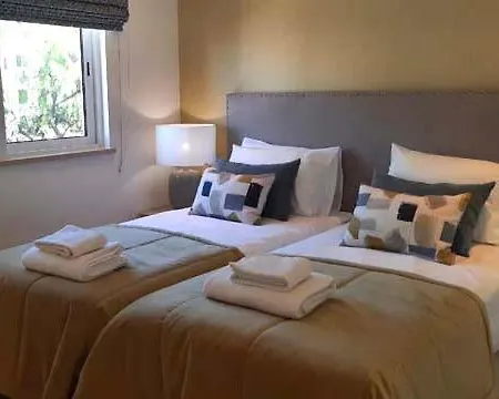 Sleeps 6 Air Con Wifi
